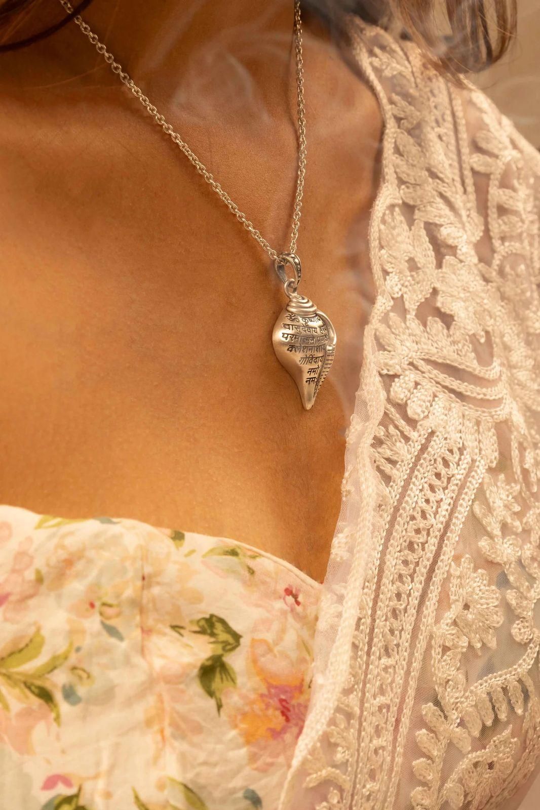 Shri Krishna Shankha Pendant with Chain – Silver Spiritual Jewelry